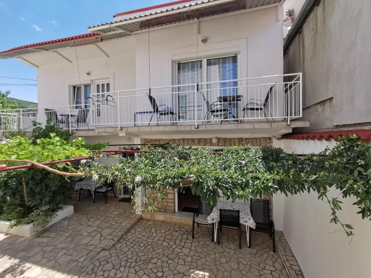 Studio Apartments Jasminka Selce Exterior photo
