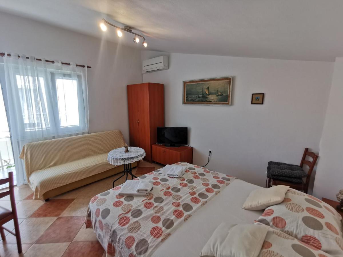 Studio Apartments Jasminka Selce Exterior photo