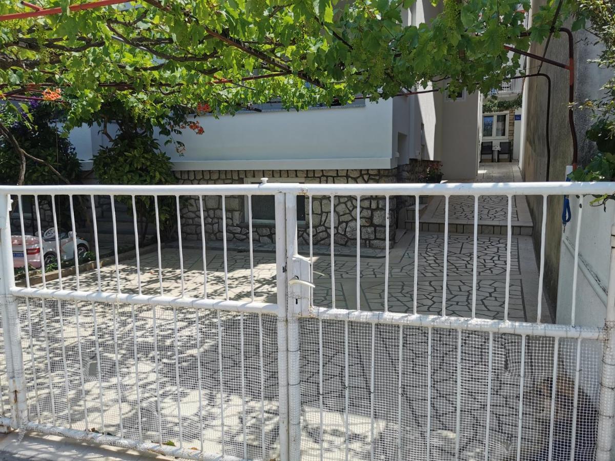 Studio Apartments Jasminka Selce Exterior photo