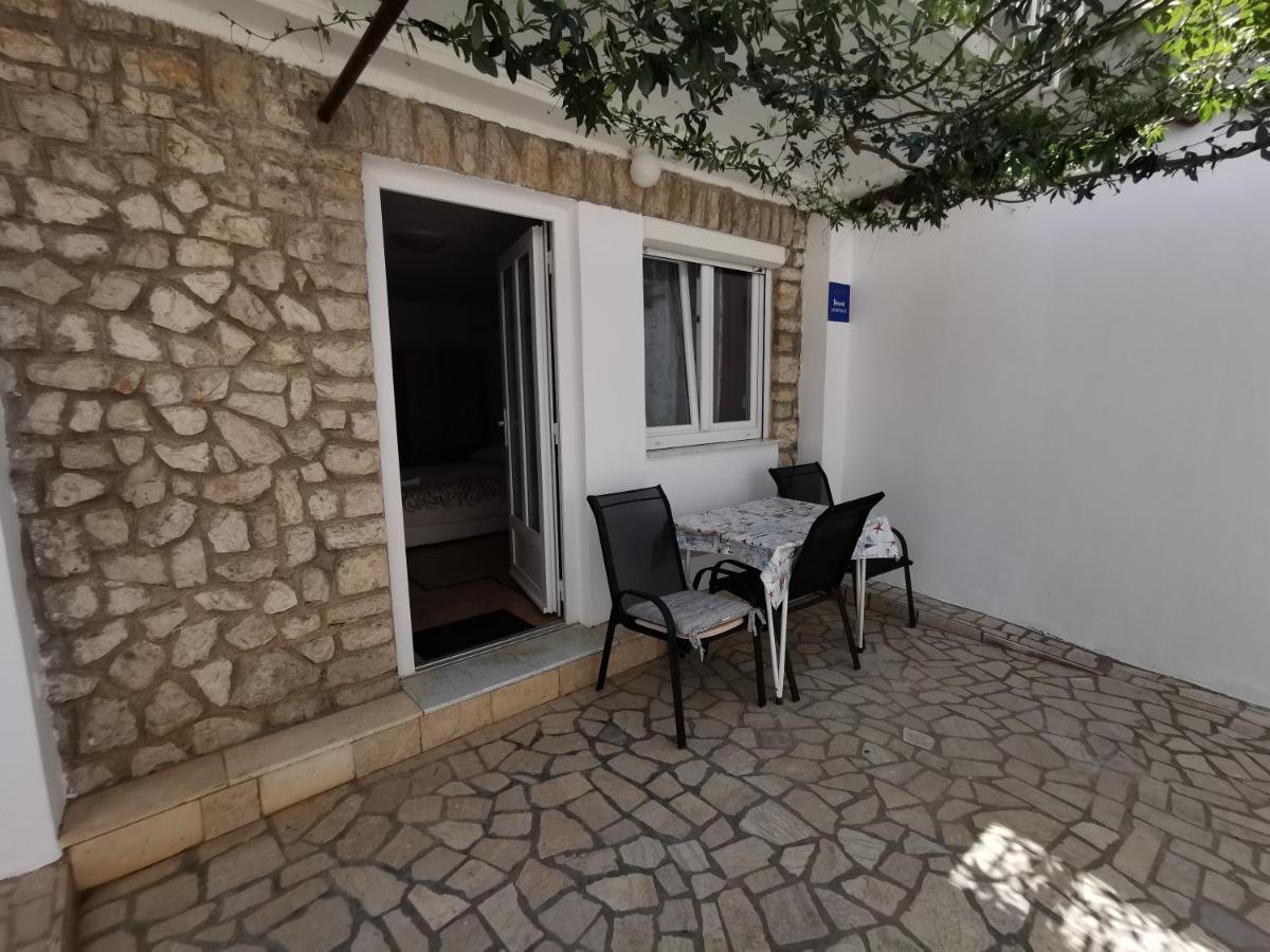 Studio Apartments Jasminka Selce Exterior photo