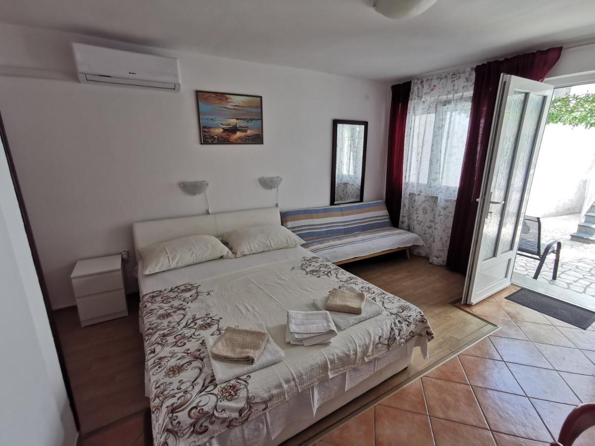 Studio Apartments Jasminka Selce Exterior photo