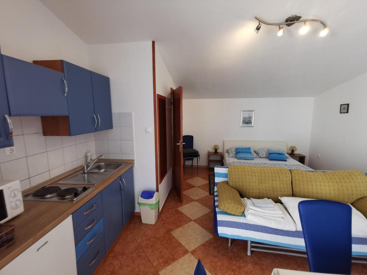 Studio Apartments Jasminka Selce Exterior photo