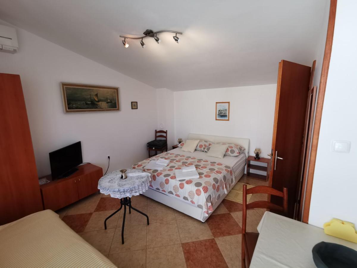 Studio Apartments Jasminka Selce Exterior photo