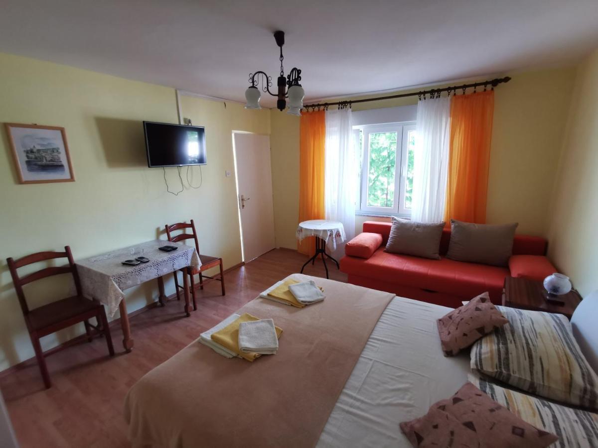 Studio Apartments Jasminka Selce Exterior photo