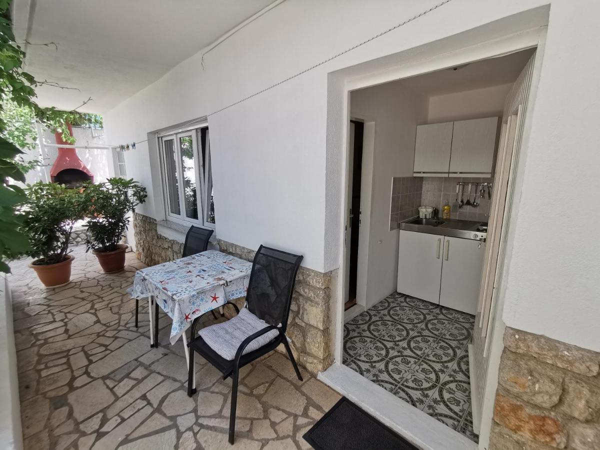 Studio Apartments Jasminka Selce Exterior photo