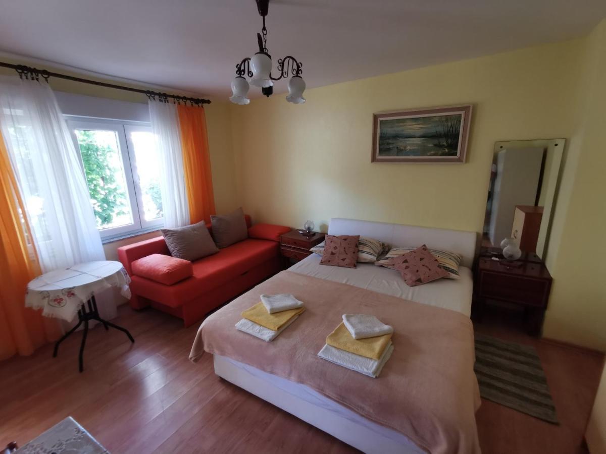 Studio Apartments Jasminka Selce Exterior photo